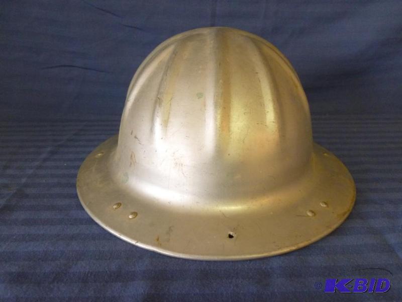 lot 84 image: Vintage B.F McDonald Co. aluminum bee keepers...