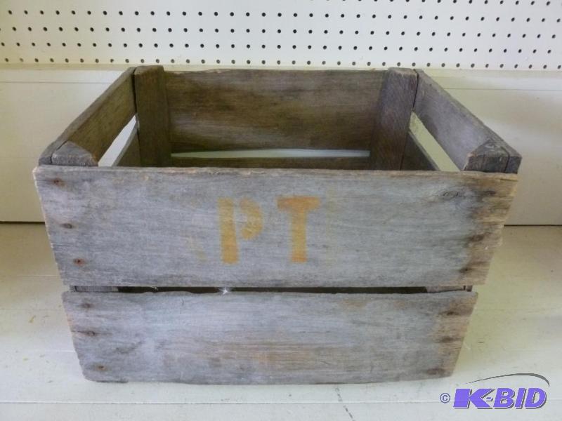 lot 86 image: Vintage " PT " wooden crate that me...
