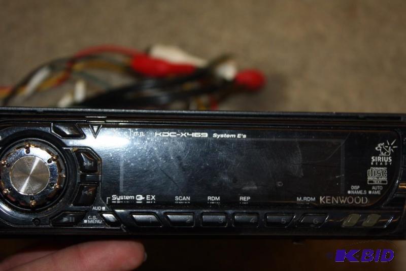 lot 14 image: Kenwood KDC-X469 CD Player Deck 12 V WCords.