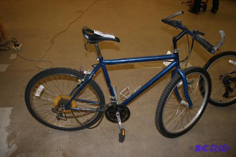 lot 25 image: Magna Shimano Geared Bike 22 Tire 18 Frame.