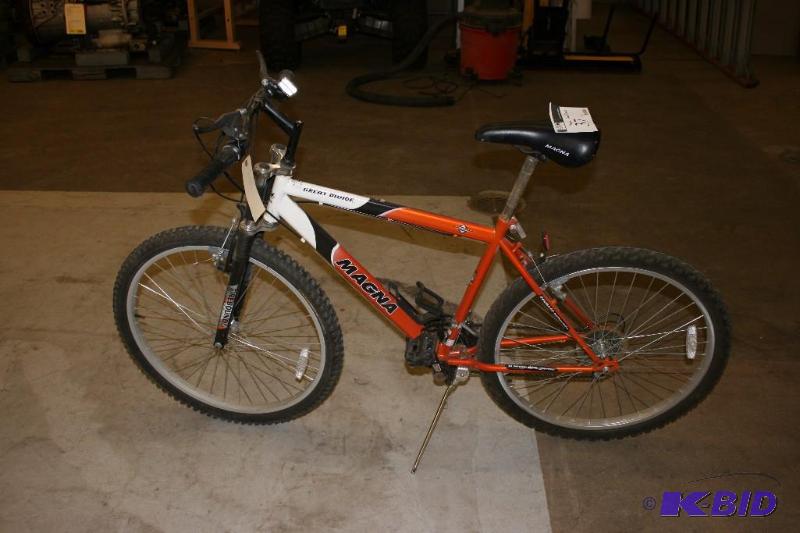 lot 37 image: Magna Great Divide Geared Bike 24 Tire 18.5 Frame.