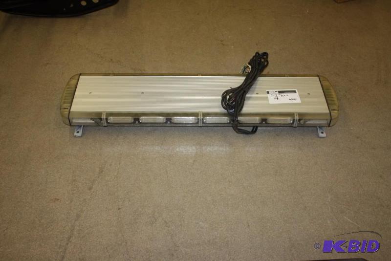 lot 4 image: Whelen Light Bar LED Model SL8RRBB wCords 48 x 12.