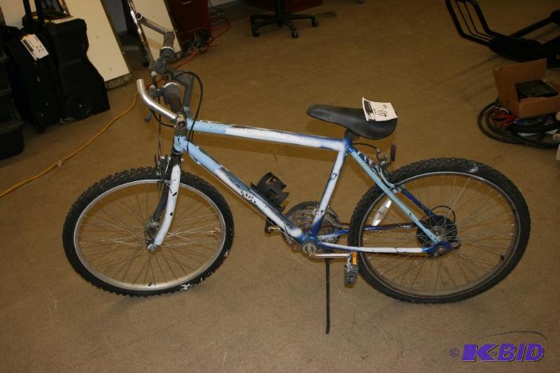 lot 40 image: Roadmaster Shimano Equipped Geared Bike 21 Tire 18 Frame.