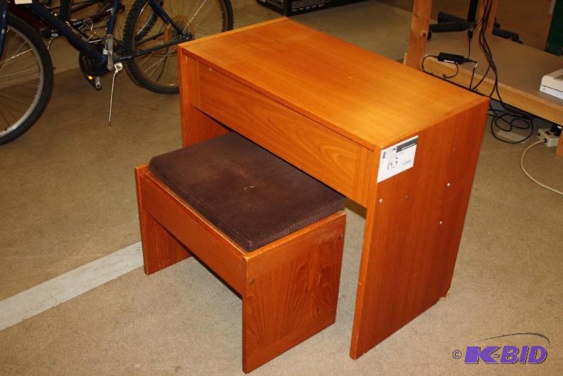 lot 63 image: Wooden Desk wMatching Seat Includes Cushion 34 x 18 x 28.5.
