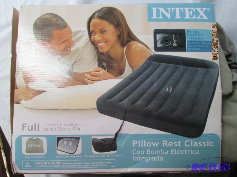 lot 102 image: Intex Full Size Pillow Rest Classic Air Bed w...