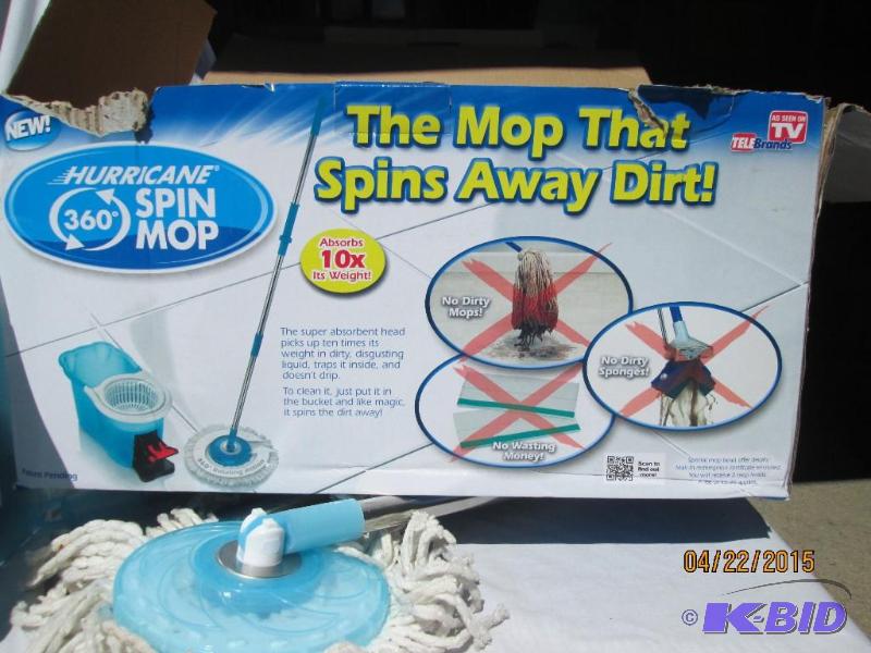 lot 121 image: Hurricane 360 Spin Mop - ABsorbes 10x its Wei...