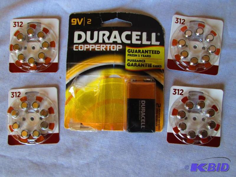 lot 175 image: Lot of 33 Batteries - 1 9V Duracell - 32 RayO...