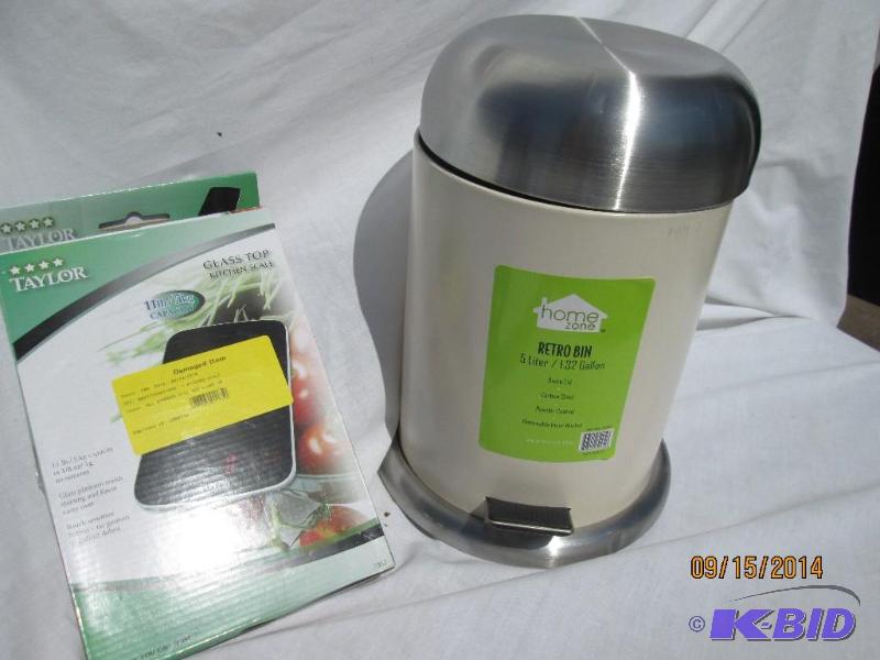 lot 30 image: Lot of 2 Items - Taylor Glass Top Kitchen Sca...