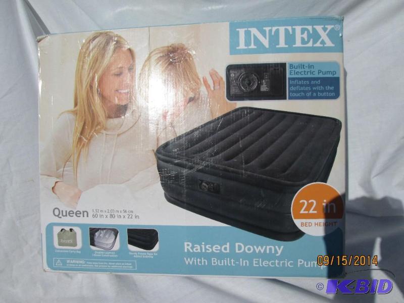 lot 38 image: Intex Raised Downy Inflatable Bed Queen w Bu...