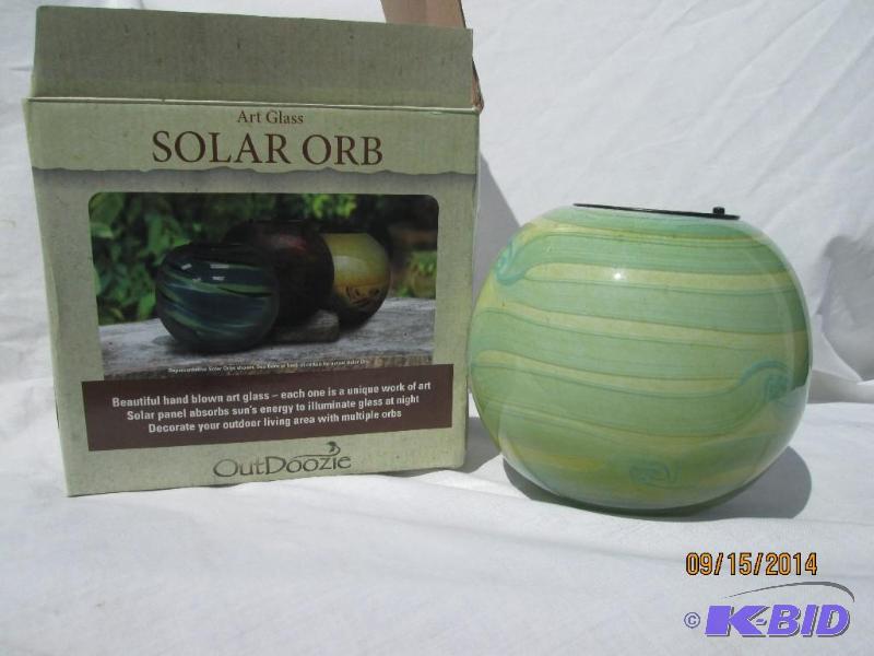 lot 40 image: Art Glass OutDoozie Solar Orb - Teal Striped...
