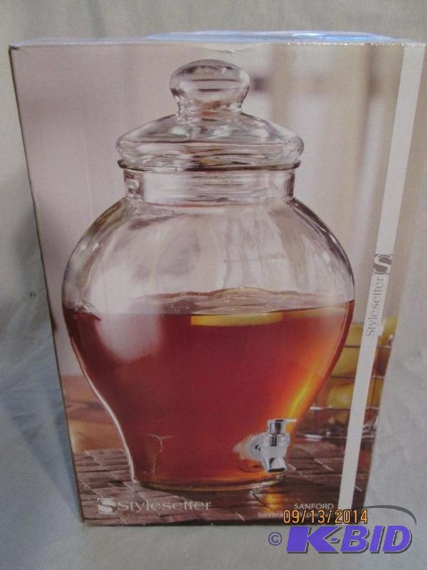 lot 8 image: Stylesetter Glass Beverage Dispenser w Glass...