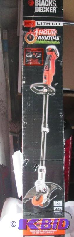 lot 98 image: Black and Decker 12" Trimmer and Edger -...