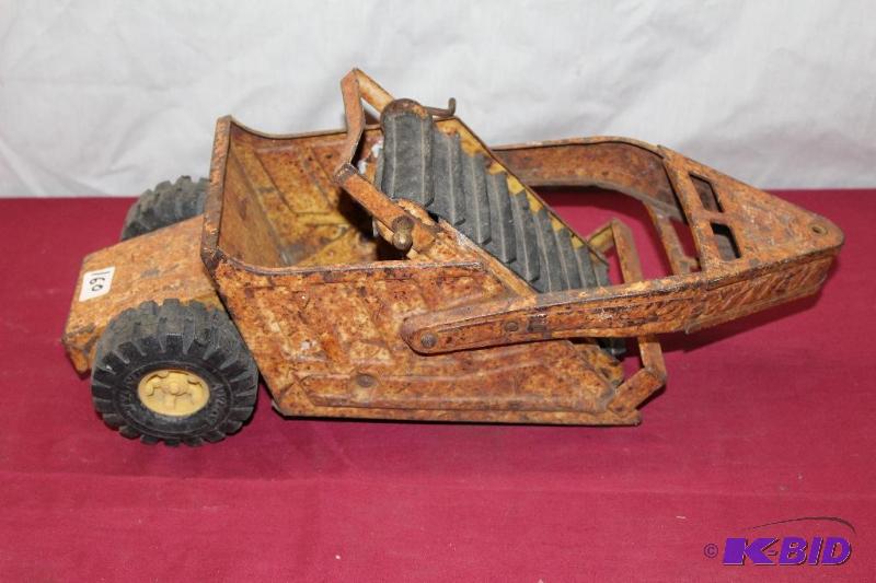 Antique Pull Behind Conveyor&nbsp...
