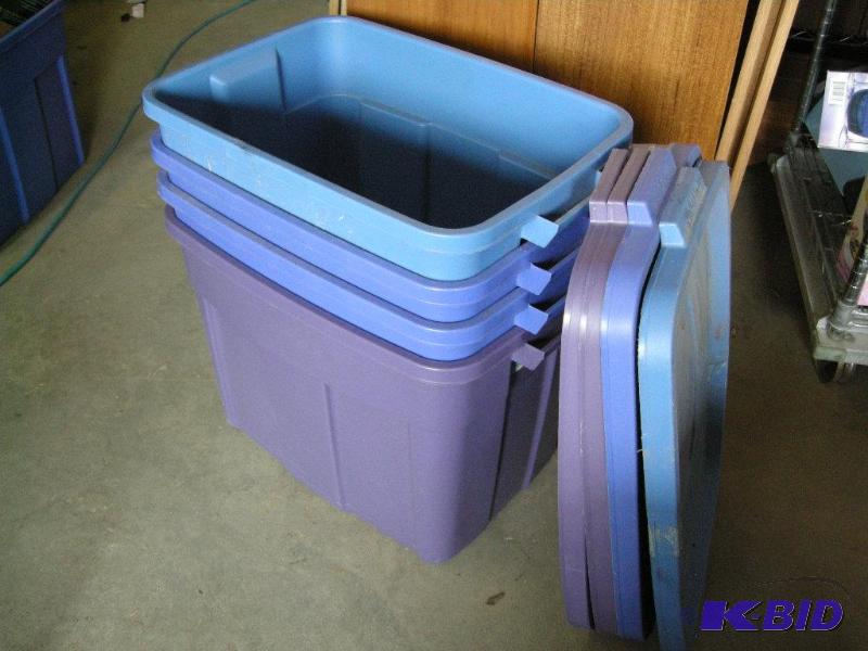 4 Rubbermaid Totes