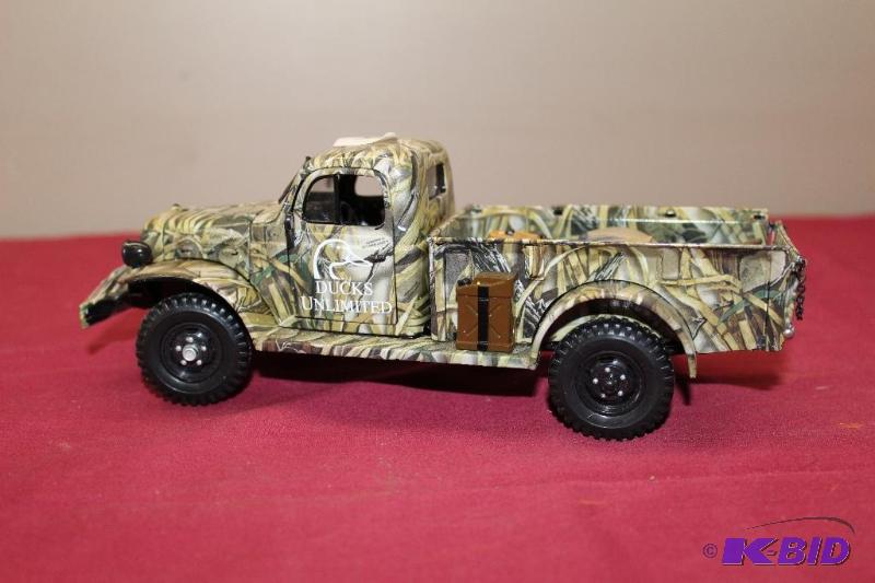 ERTL&nbspDucks Unlimited Truck with Duck Boa...