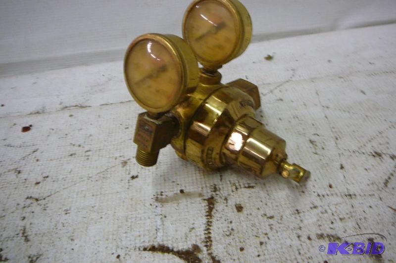 lot 111 image: Acetylene Reduction Regulator 8000 Series Air...