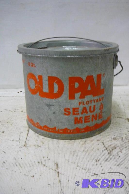 lot 124 image: Steel Minnow Bucket 8qt...