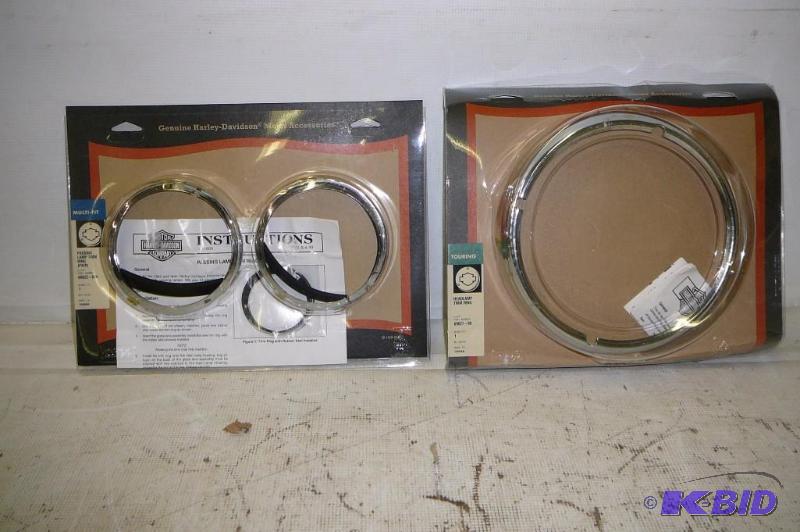 lot 134 image: H.D Headlight Trim #69627-99 H.D Passing Lamp...