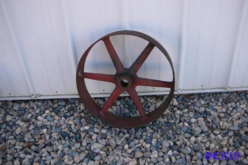 lot 19 image: Vintage Tractor Pully 20" x 5"...