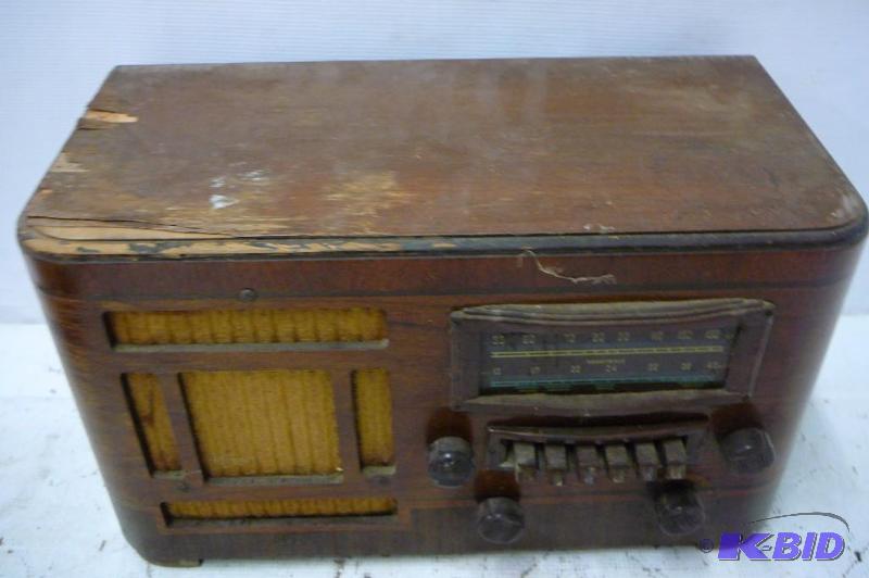 lot 2 image: Delco Radio Super Heterodyne Receiver Modle R...