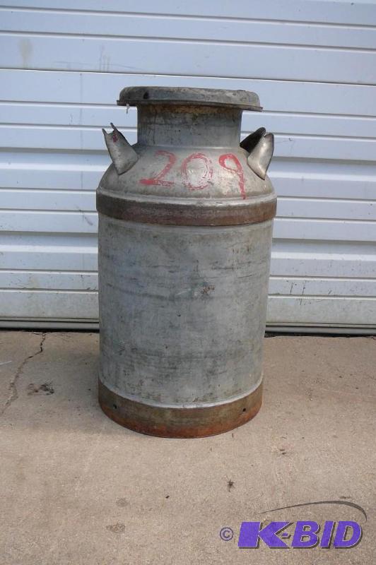lot 23 image: Vintage Cream can and lid...