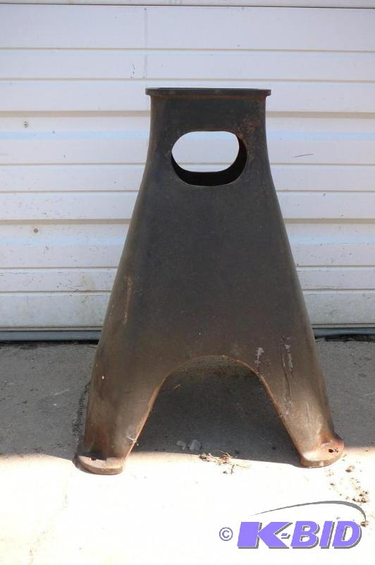 lot 26 image: Vintage Cast iron Base...