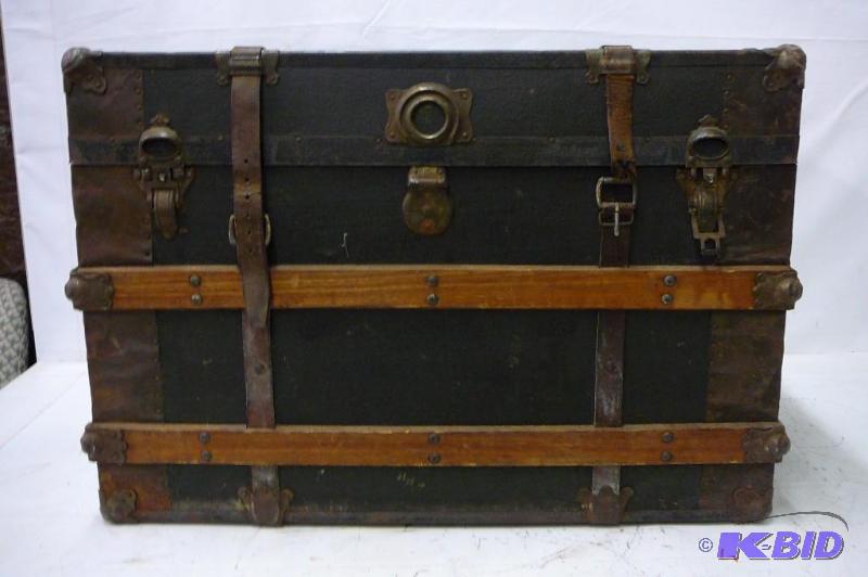 lot 28 image: Vintage trunk 18" deep x 32" wide x...