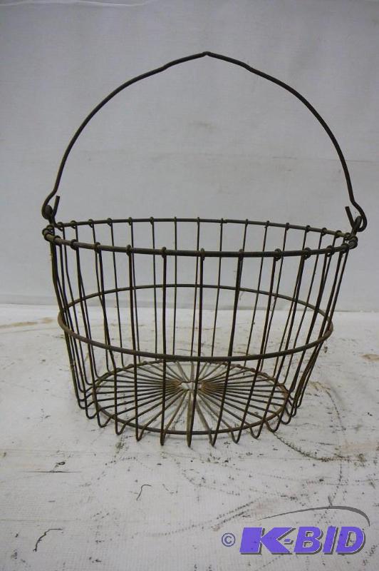 lot 29 image: Vintage egg basket...