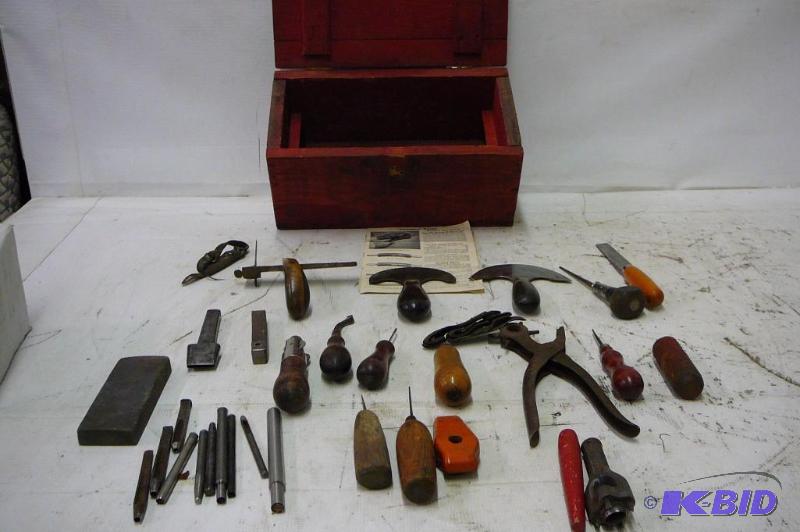 lot 3 image: Leather Tools (Panches - Scapers - Cutter - H...