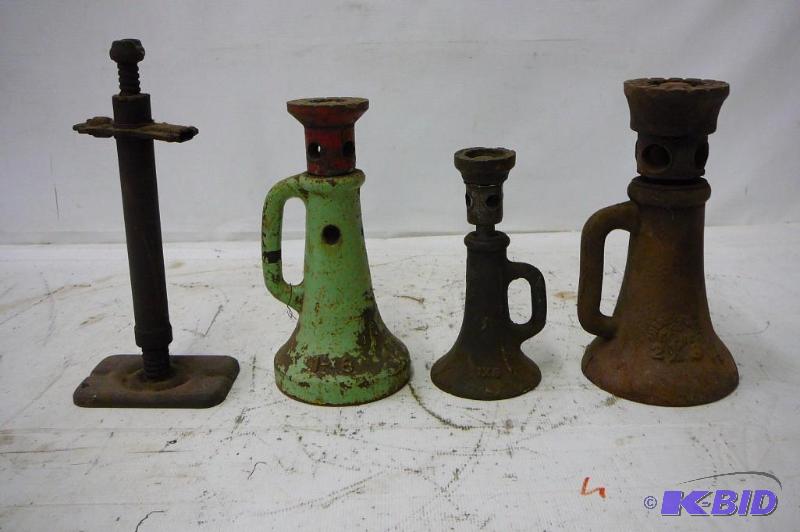 lot 37 image: Vintage Screw Jacks 2x8 1x6 1x8 unknown...