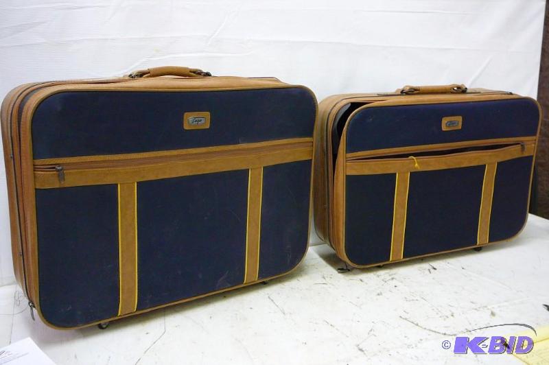 lot 52 image: Lago Luggage set with roller...