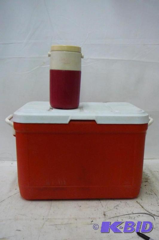 lot 56 image: Cooler and Coleman water Jug Gott 48 Cooler...