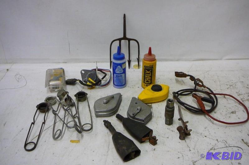lot 61 image: Lot of chalk line reels Chalk Strickers Trail...