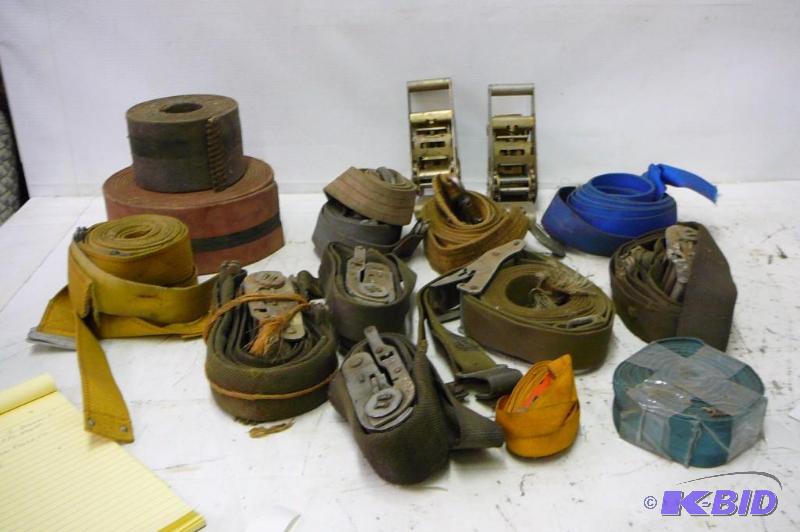 lot 82 image: Tie Down Straps with tote...