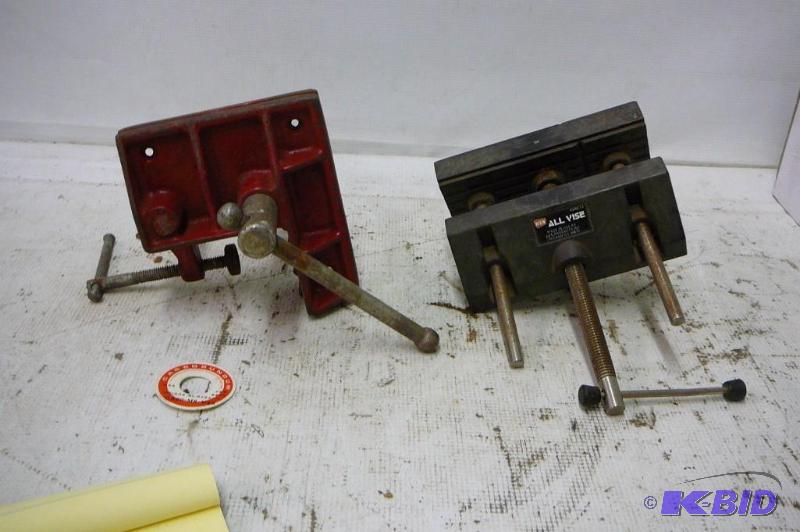 lot 99 image: Vises 2 count...