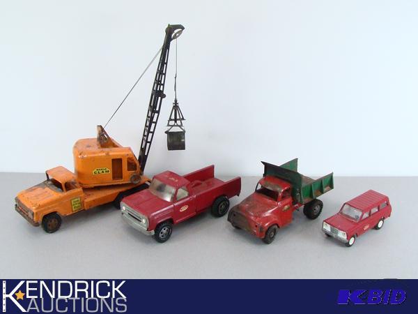 lot 16 image: 4 Vintage Metal Tonka Trucks
