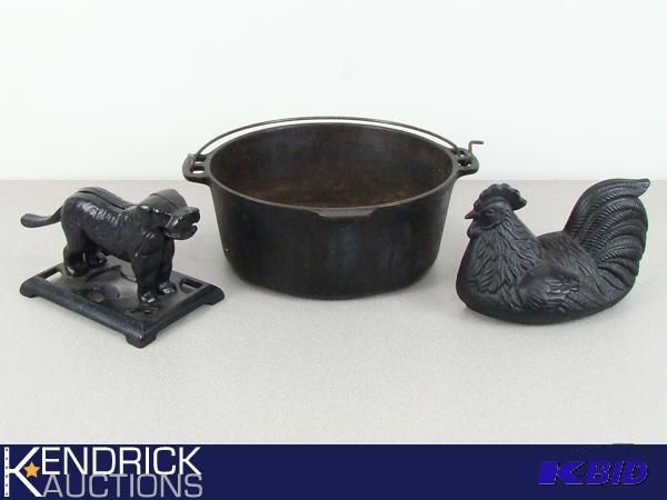 lot 72 image: Lot of 3 Antique Cast Iron Items