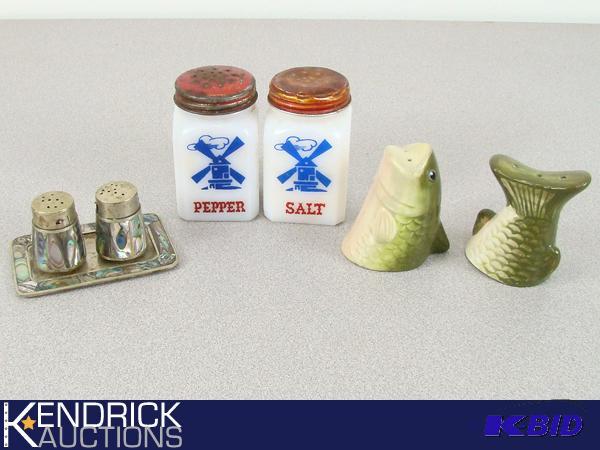 lot 77 image: Lot of Vintage Collectible Salt and Pepper Shakers