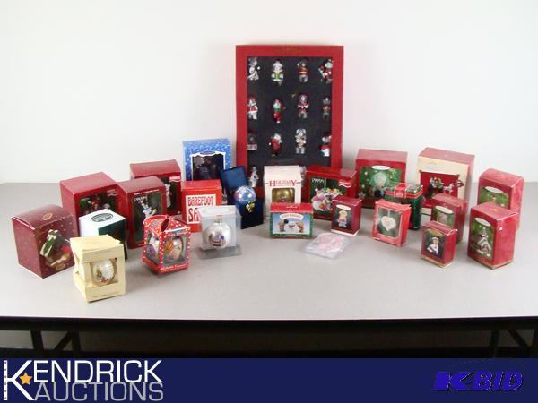 lot 82 image: Large Lot of Collectible Christmas Ornaments