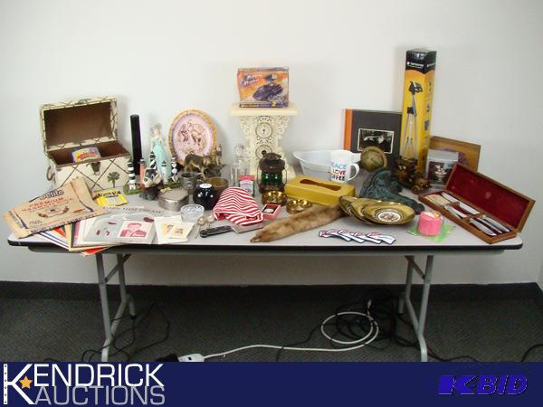 lot 84 image: Large Lot of Miscellaneous Collectibles
