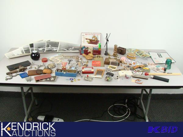 lot 85 image: Large Lot of Miscellaneous Collectibles