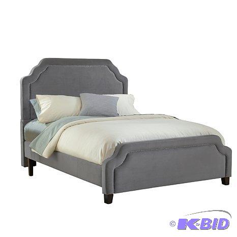 lot 12 image: Carlyle King Bed - Pewter