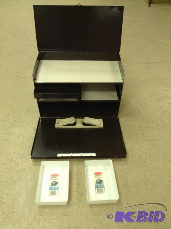lot 27 image: Metal Chuck Box