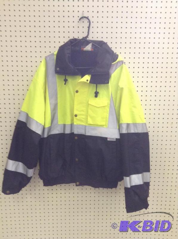 lot 32 image: Mens Safety Yellow Jacket