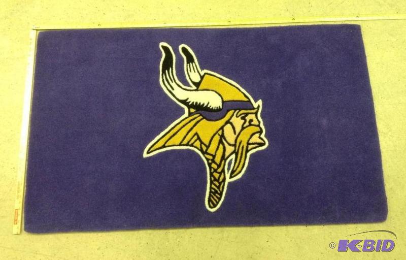 lot 39 image: Minnesota Vikings Rug