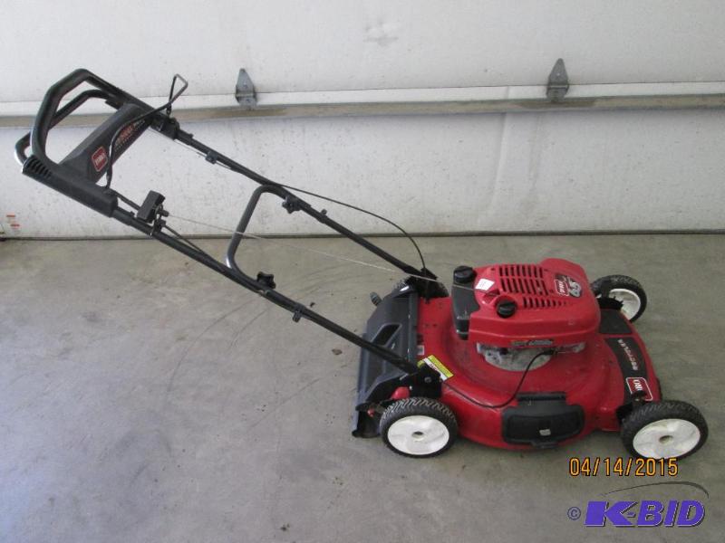 lot 11 image: Toro 6.5HP Self-Propelled Lawn Mower, Runs &a...