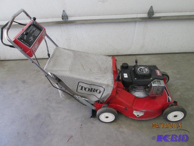 lot 13 image: Toro Self-Propelled 3-Speed Lawn Mower With B...
