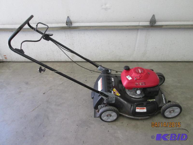 lot 14 image: Hond aHarmony II HRT-216 Self-Propelled Lawn ...