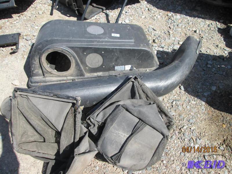 lot 23 image: Craftsman Bagger System, Missing Catcher Bags...