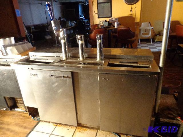 lot 1 image: Superior Products Keg Cooler   2 door  3 spou...